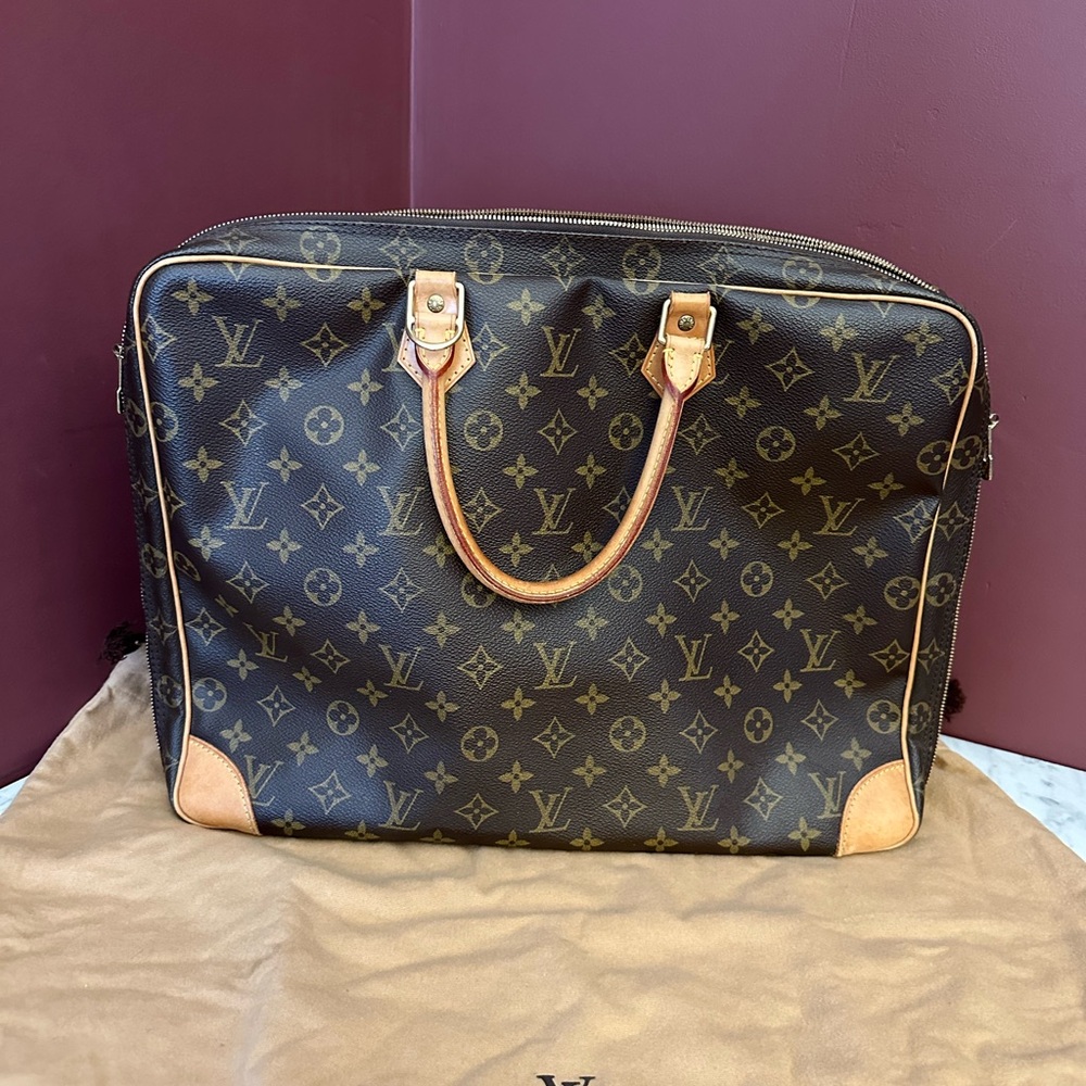 Louis Vuitton Messenger Bag - Picture 5 of 11